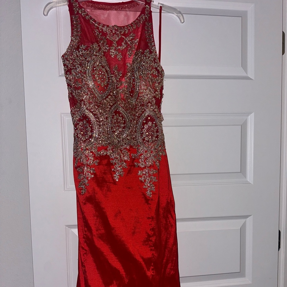 Elegant Red Sleeveless Dress